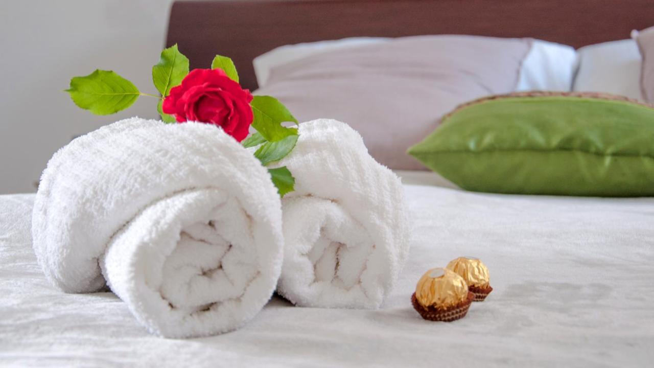 Al Nifontano B&B - Ideal For Family Or Couples - 2 Rooms - Lakeview Varese Bagian luar foto