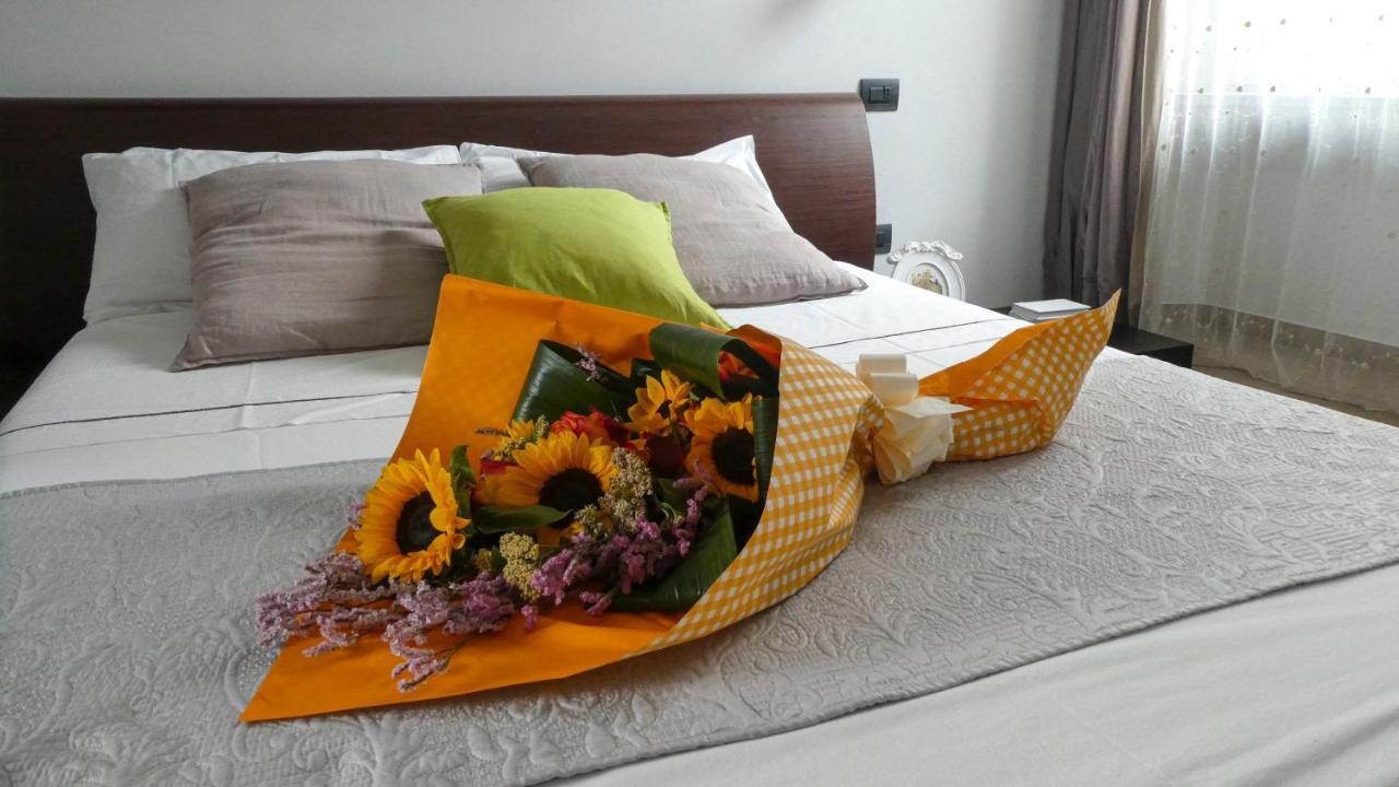 Al Nifontano B&B - Ideal For Family Or Couples - 2 Rooms - Lakeview Varese Bagian luar foto